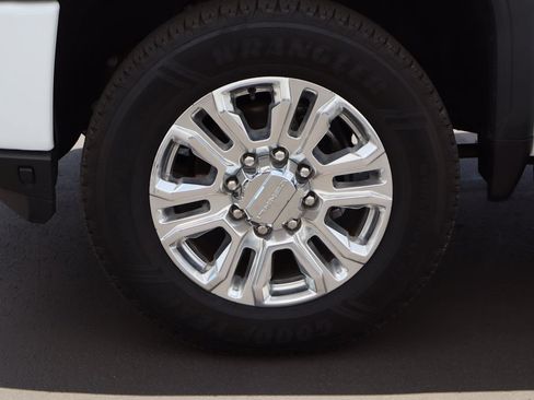 Certified 2022 GMC Sierra 3500 Denali w/ Technology Package AWD/4WD image 34