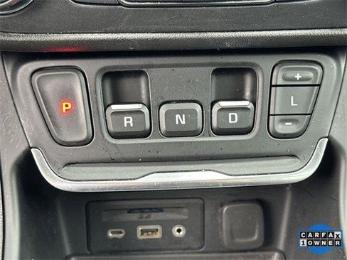 Used 2021 GMC Terrain SLT image 19