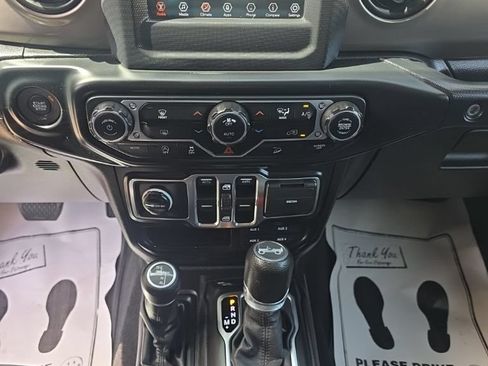 Used 2019 Jeep Wrangler Unlimited Sport S AWD/4WD image 14
