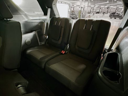 Used 2017 Ford Explorer XLT w/ Equipment Group 201A image 27