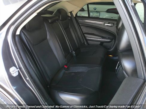 Used 2019 Chrysler 300 Limited image 22