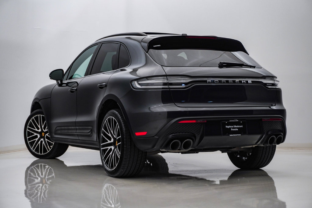 Certified 2026 Porsche Macan AWD/4WD image 3