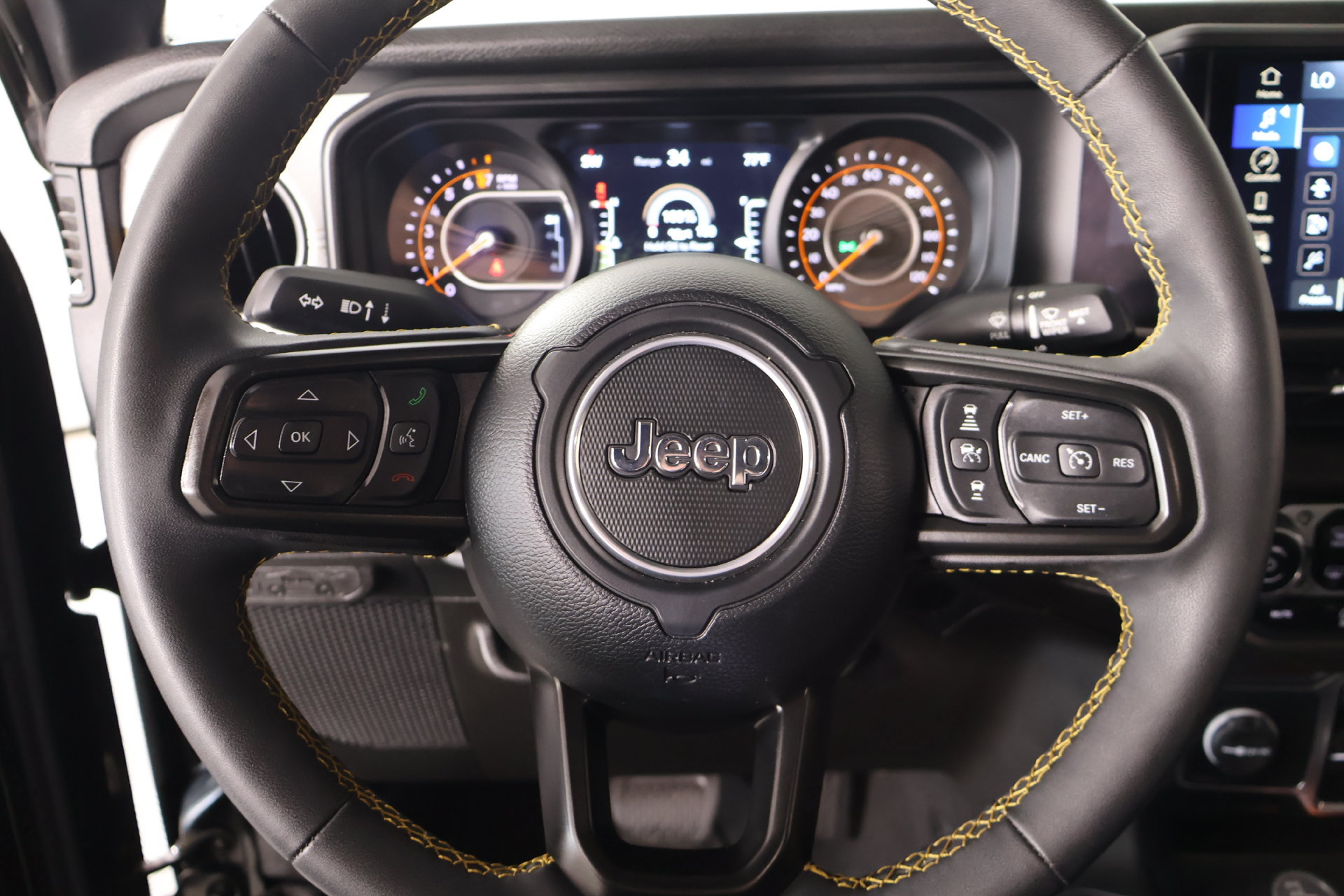 Used 2024 Jeep Gladiator Sport AWD/4WD image 3