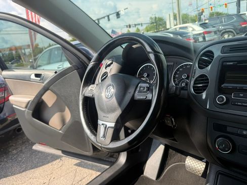 Used 2013 Volkswagen Tiguan S FWD image 27