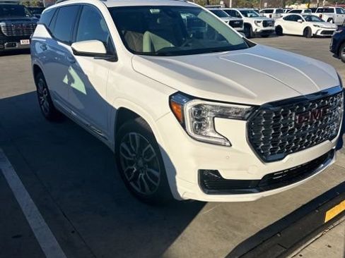Used 2022 GMC Terrain Denali image 2