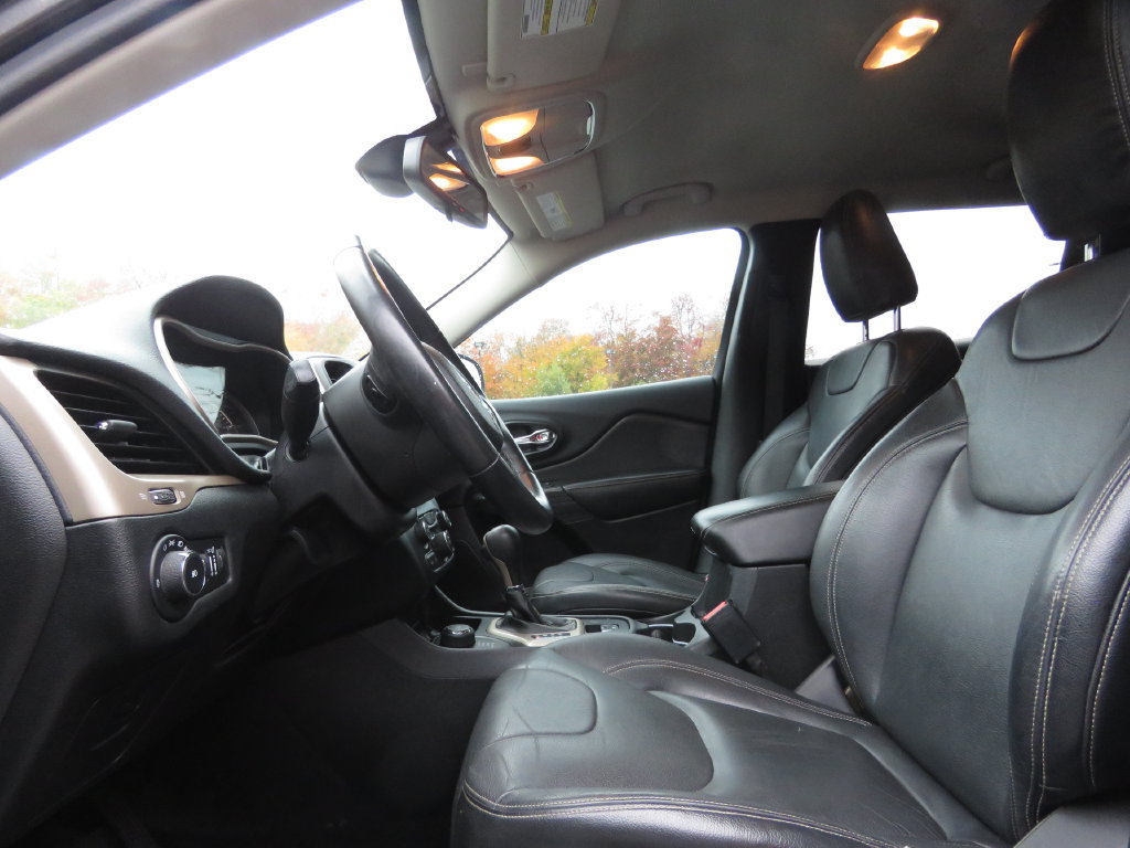 Used 2016 Jeep Cherokee Latitude AWD/4WD image 11