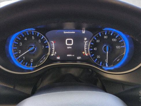 Used 2020 Chrysler Pacifica Touring-L w/ Advanced Safetytec Group image 11