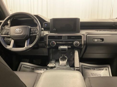 Used 2025 Toyota Tacoma SR5 AWD/4WD image 4