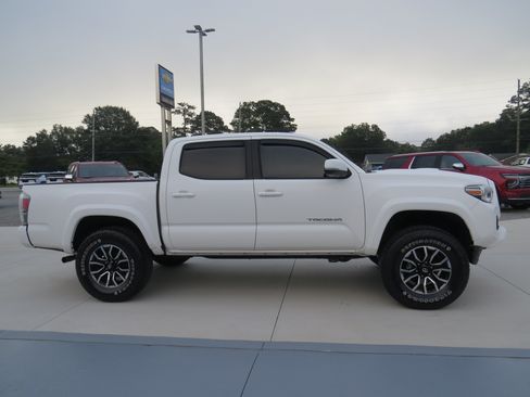 Used 2023 Toyota Tacoma TRD Sport AWD/4WD image 7