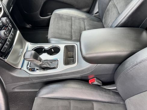 Used 2020 Jeep Grand Cherokee Altitude AWD/4WD image 17