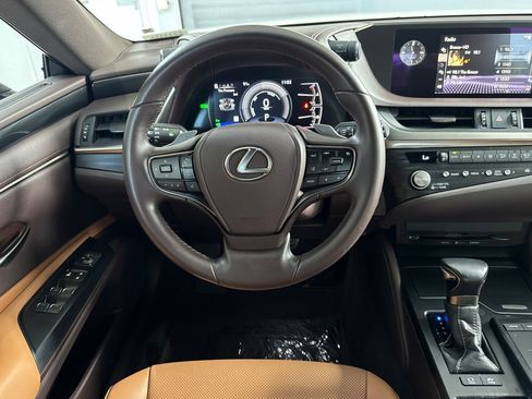 Certified 2021 Lexus ES 300h w/ Accessory Package 2 FWD image 18