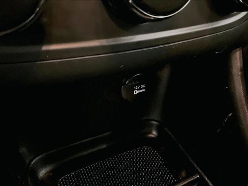 Used 2013 Dodge Avenger SE image 32