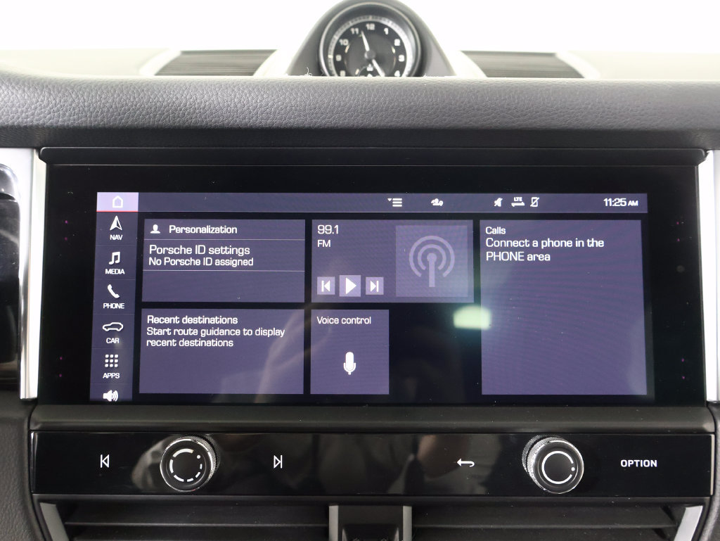 Certified 2025 Porsche Macan S w/ Premium Package Plus AWD/4WD image 15