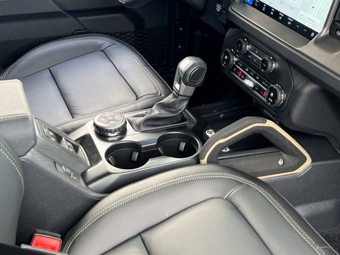 New 2025 Ford Bronco Badlands image 9