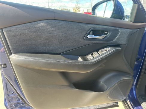 Used 2023 Nissan Rogue SV image 10