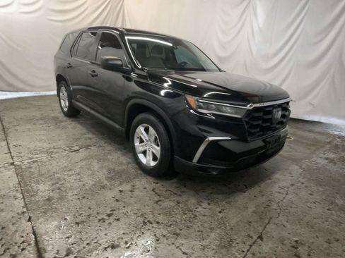 Used 2023 Honda Pilot LX image 2