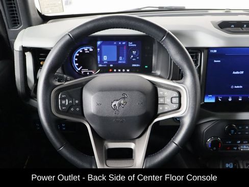 Used 2023 Ford Bronco Badlands image 7