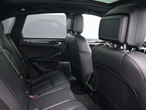 Used 2025 Porsche Macan AWD/4WD image 7