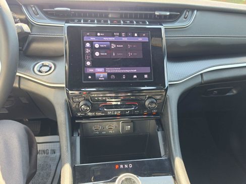 Used 2025 Jeep Grand Cherokee Laredo X AWD/4WD image 10