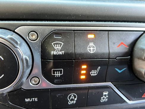 Used 2019 Jeep Wrangler Unlimited Sahara w/ Cold Weather Group AWD/4WD image 26