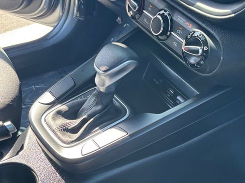 Used 2025 Kia Soul LX w/ LX Technology Package FWD image 40