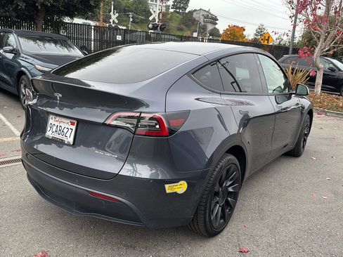 Used 2022 Tesla Model Y Long Range image 5