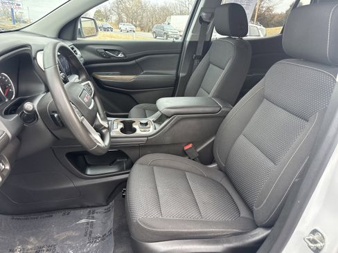 Used 2021 GMC Acadia SLE w/ Driver Convenience Package image 4