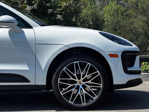 Used 2026 Porsche Macan AWD/4WD image 14