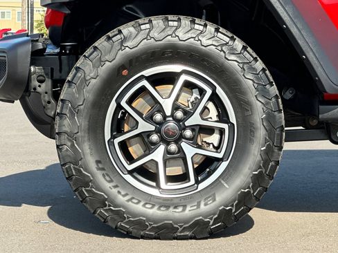 Used 2025 Jeep Wrangler Unlimited Rubicon AWD/4WD image 30