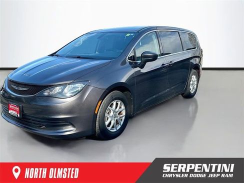 Used 2017 Chrysler Pacifica Touring image 1