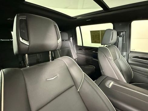 Used 2024 Cadillac Escalade ESV Sport w/ Heavy-Duty Trailer Package image 35