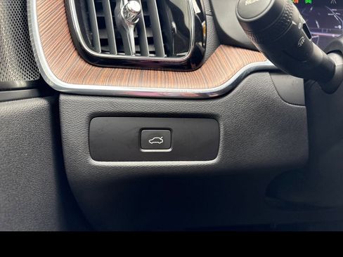 Certified 2023 Volvo XC60 B5 Ultimate w/ Climate Package AWD/4WD image 22