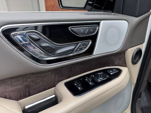 Used 2024 Lincoln Navigator L Reserve AWD/4WD image 12