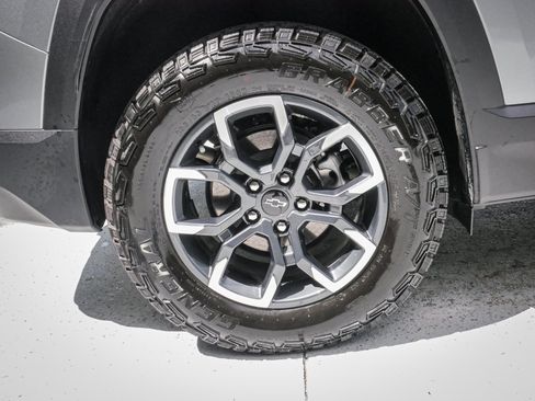 Used 2026 Chevrolet Equinox ACTIV w/ Convenience Package III FWD image 13