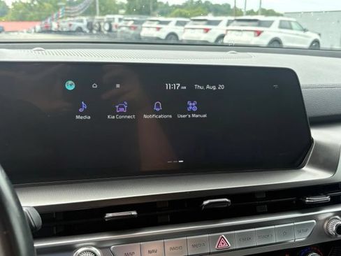 Used 2024 Kia Telluride S w/ S Sunroof Package FWD image 17