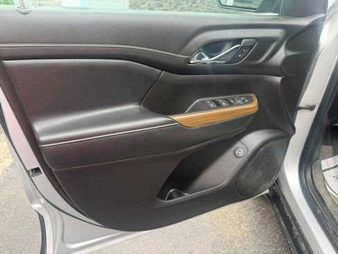 Used 2019 GMC Acadia SLE w/ LPO, Floor Liner Package AWD/4WD image 9