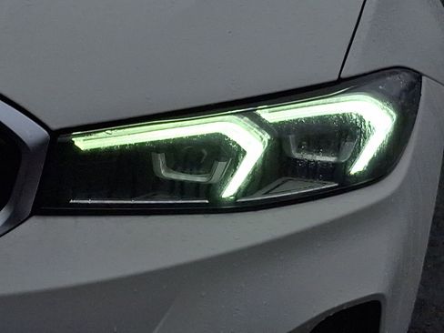 Used 2025 BMW 330i xDrive Sedan w/ Premium Package image 7