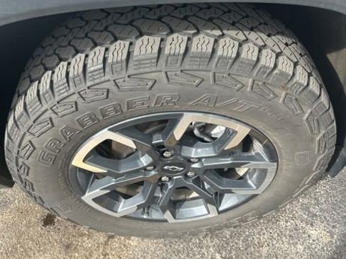 Used 2025 Chevrolet Equinox ACTIV w/ Safety and Technology Package image 9