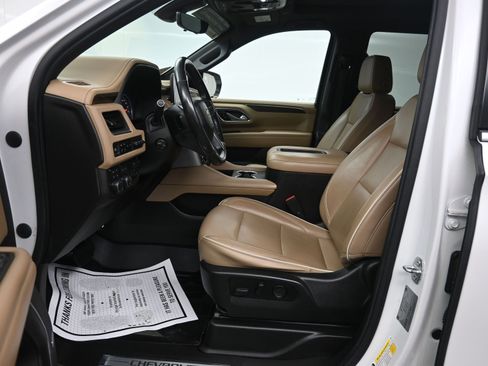 Used 2021 Chevrolet Tahoe Premier w/ Premium Package image 18