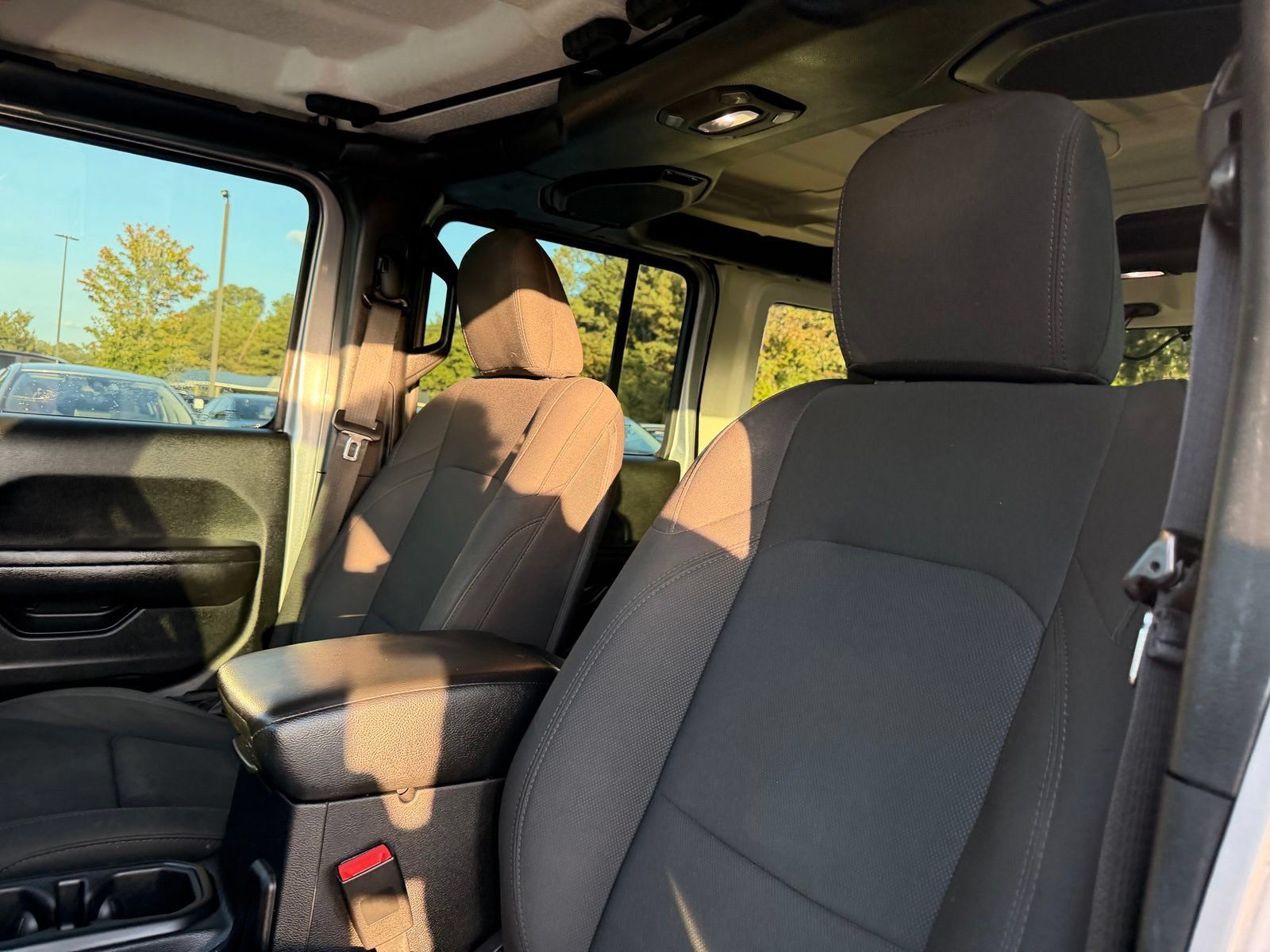 Used 2018 Jeep Wrangler Unlimited Sport AWD/4WD image 15