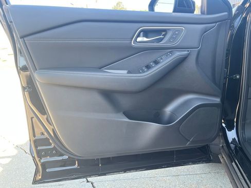 New 2026 Nissan Rogue Platinum AWD/4WD image 11