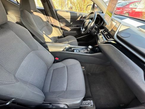Used 2018 Toyota C-HR XLE FWD image 12