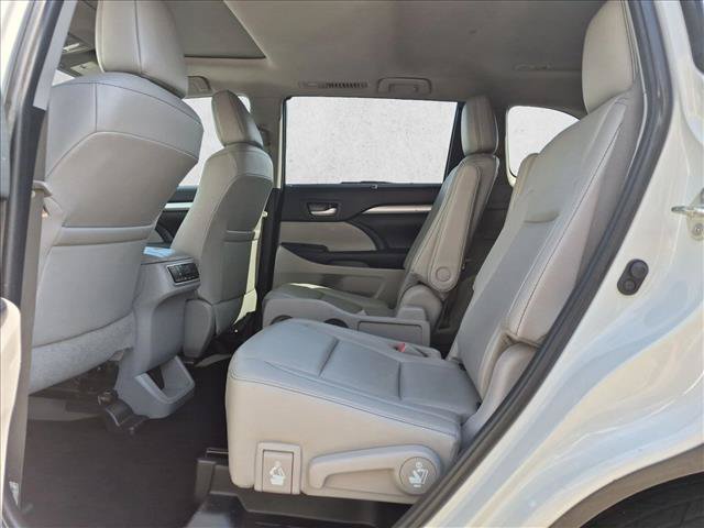 Used 2019 Toyota Highlander XLE AWD/4WD image 19