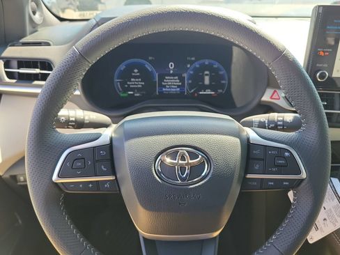 New 2026 Toyota Sienna Limited AWD/4WD image 8