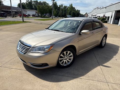 Used 2013 Chrysler 200 Touring FWD image 1