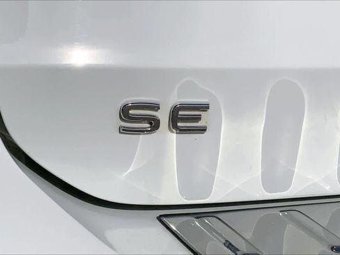 Used 2023 Volkswagen Taos SE w/ Panoramic Sunroof Package FWD image 31