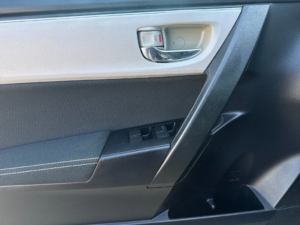 Used 2017 Toyota Corolla LE FWD image 11