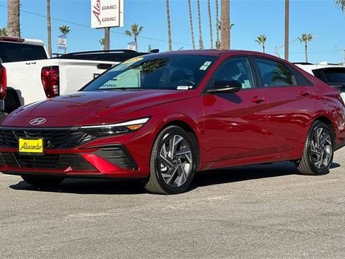 Certified 2025 Hyundai Elantra Sport image 8