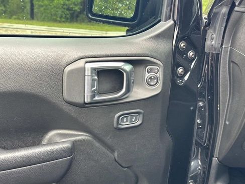Used 2023 Jeep Wrangler Unlimited Sport AWD/4WD image 26