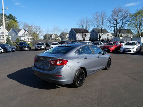 Used 2018 Chevrolet Cruze LT w/ Convenience Package FWD image 6